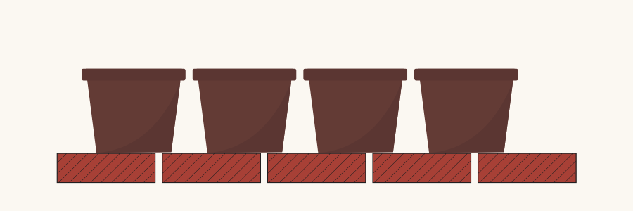 プランターの下にレンガを敷く